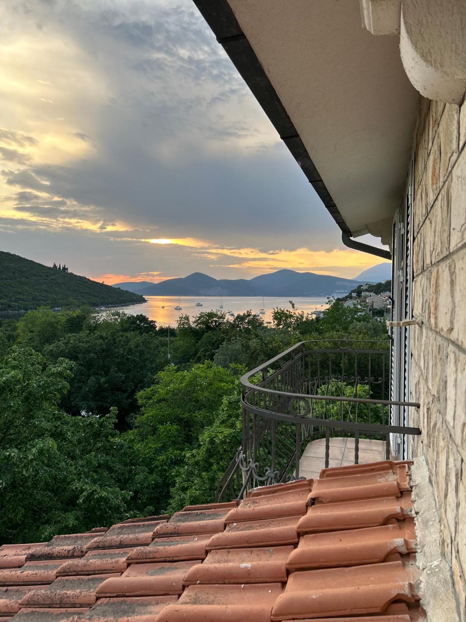 Lazarus Bigova Apartments Тиват Екстер'єр фото